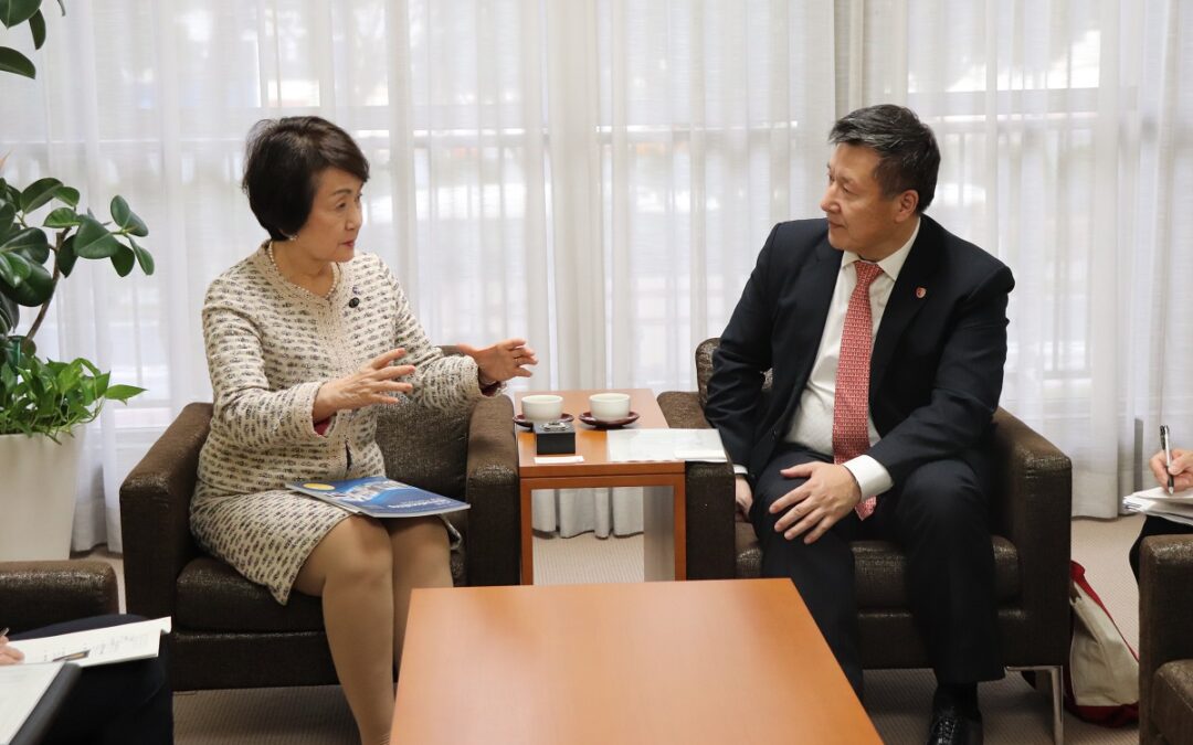 Dr. Liu and Mayor Hayashi - Stony Brook University and Yokohama City