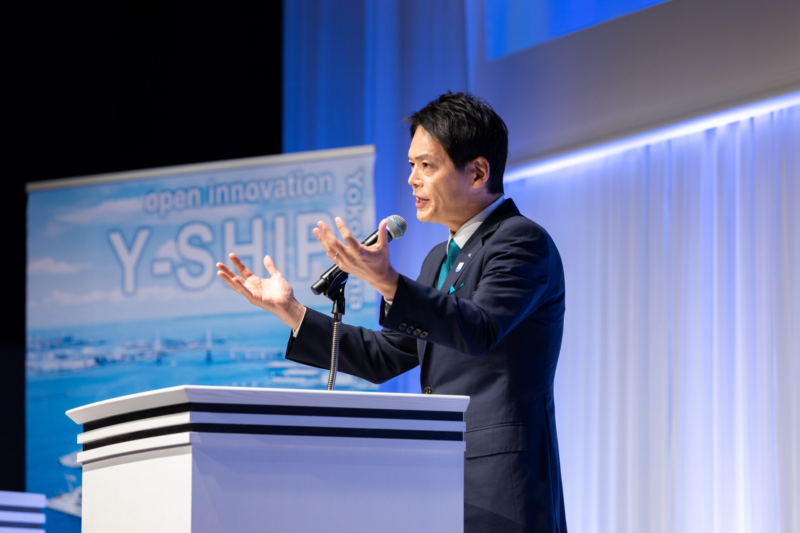 Yokohama Mayor Takeharu Yamanaka speaking at ASCC in support of the Yokohama Declaration: Asian Cities Together Towards Zero Carbon